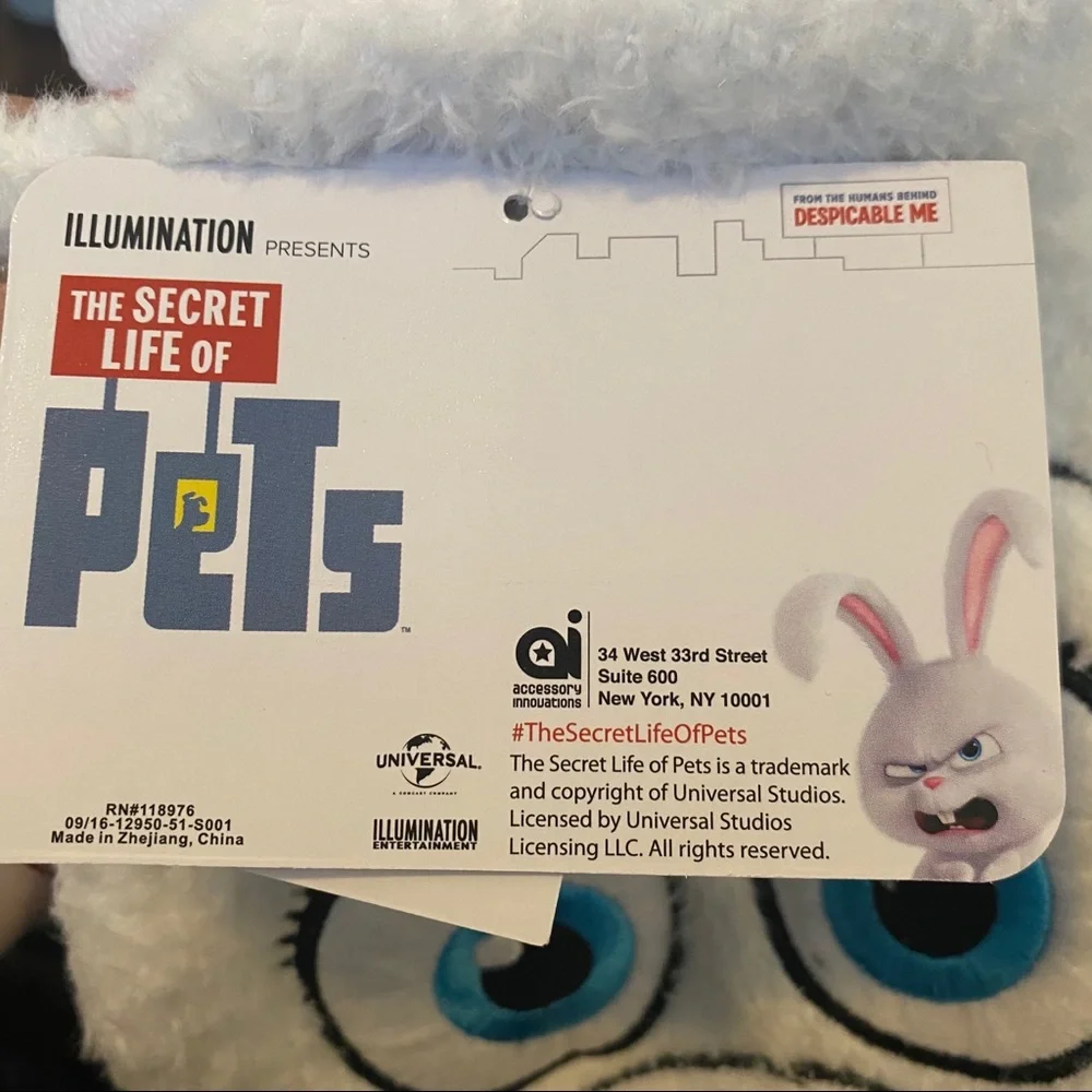 NWT Secret Life of Pets Beanie and Glove Set for Kids